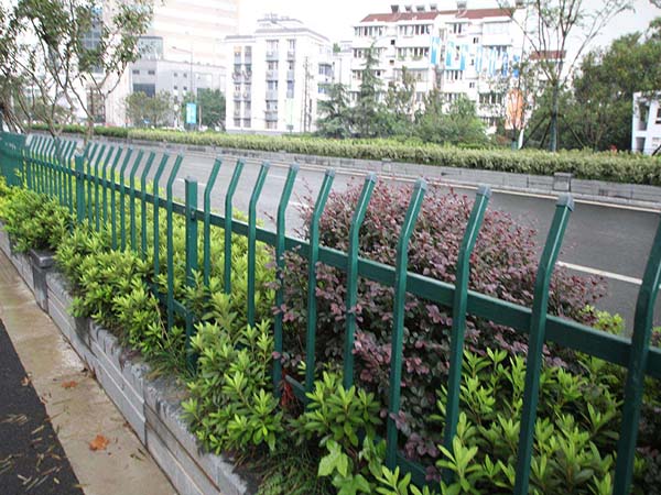 草坪護(hù)欄 C25