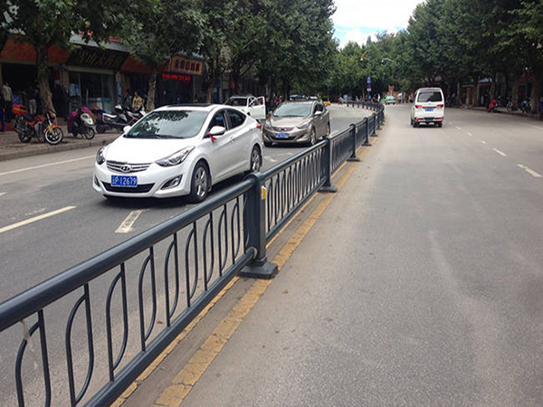 異型道路護(hù)欄04