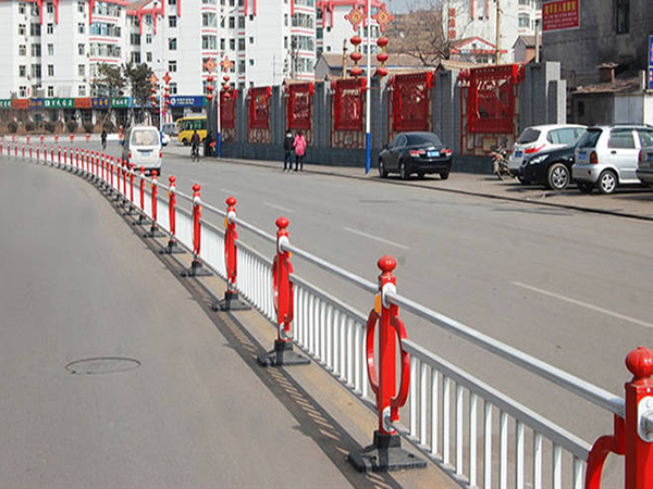 異型隔離護(hù)欄07