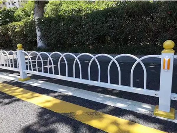 異型交通護(hù)欄020