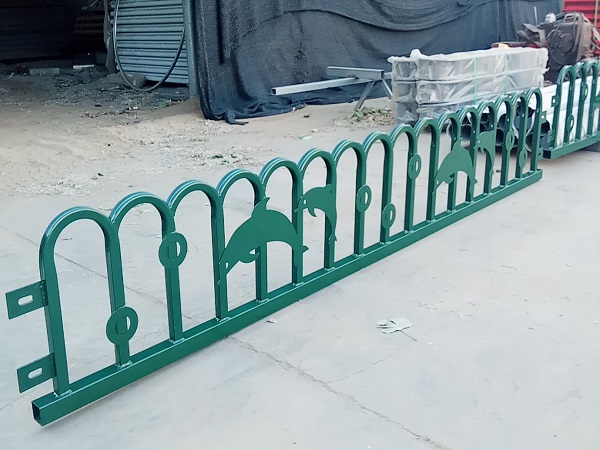 草坪護(hù)欄 C06