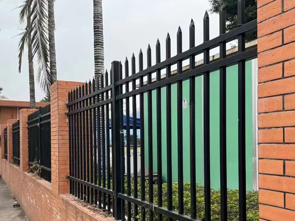 鐵藝護欄(三橫梁)W35