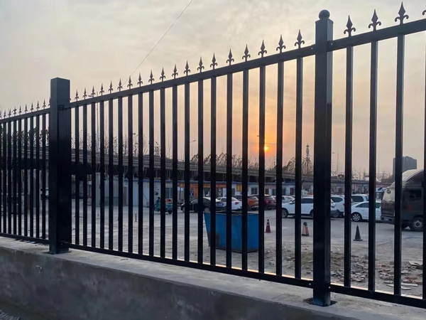 圍墻護欄(焊接欄桿) W21